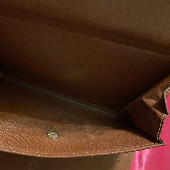 Louis Vuitton Paris Made In France  Has Rubbing On All The Corners - Picture 7 of 10